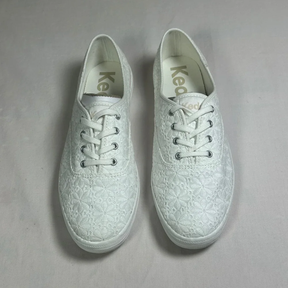 Keds Women's White Lace Sneakers Shoes Size 9.5M Fashion Casual New in Box‎